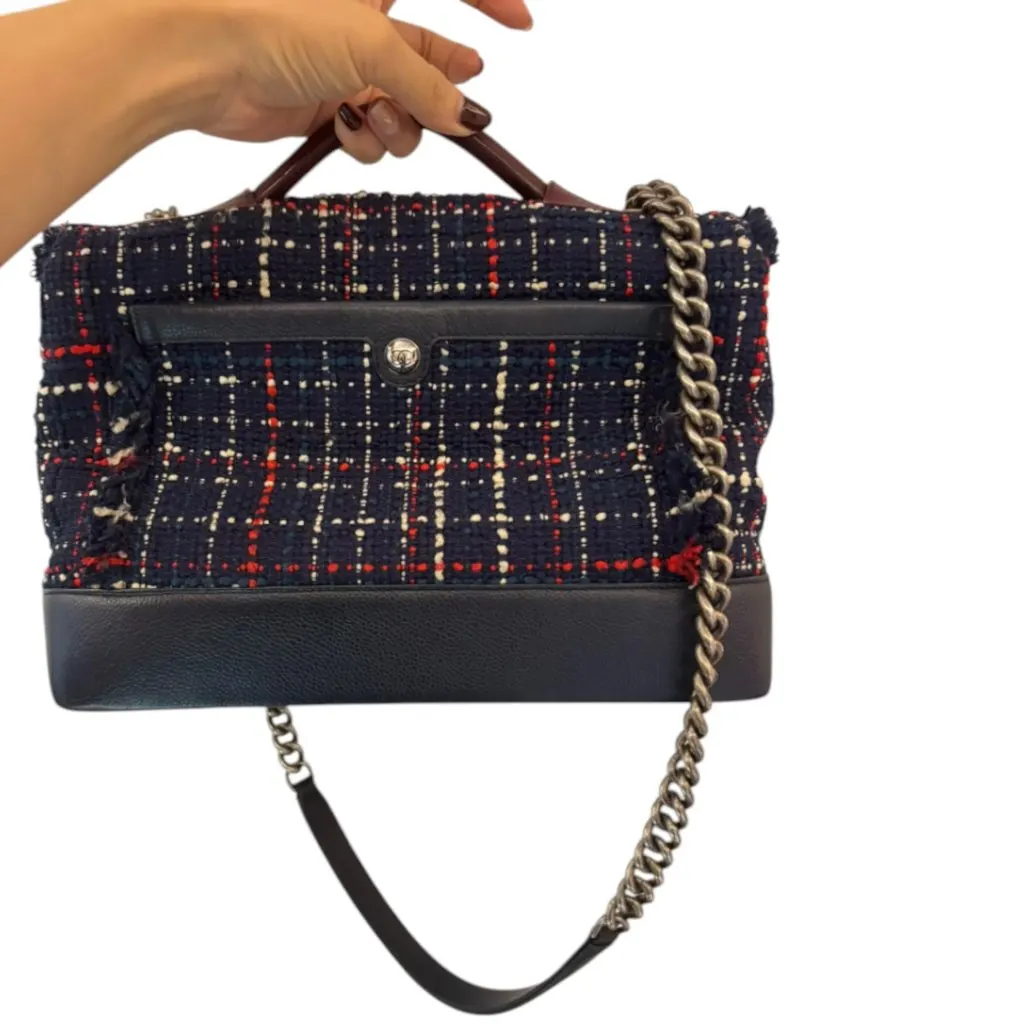 Chanel Airline Flap Navy Tweed Good - Model View