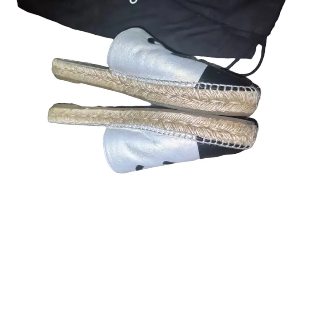 Chanel Chanel Black/White Leather CC Cap Toe Espadrille Flat Mules Size 40 White Leather Very good - Model View