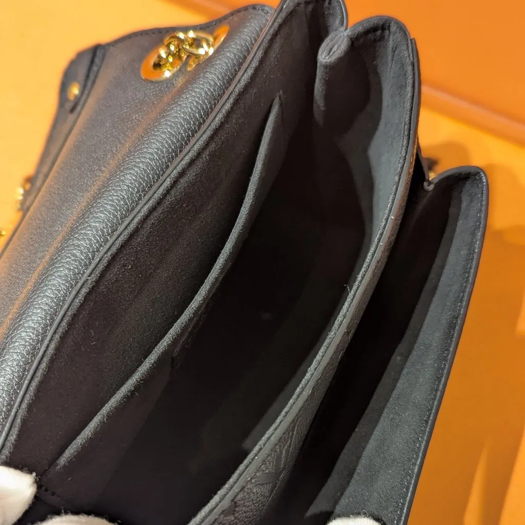 Louis Vuitton Vavin Black Leather Very good - Model View