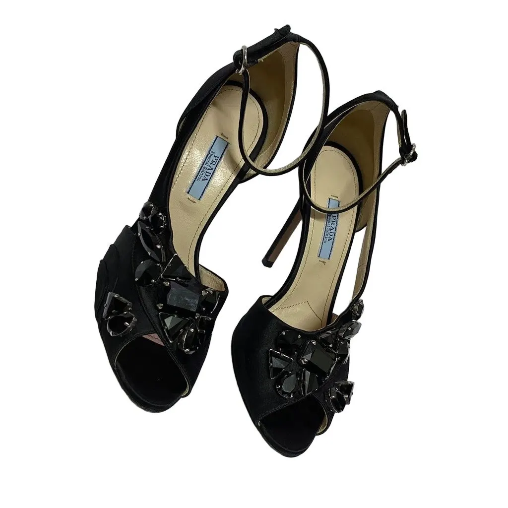 Prada Special إصدار كريستال مزخرفة ساتان Peep Toe بمبس 38