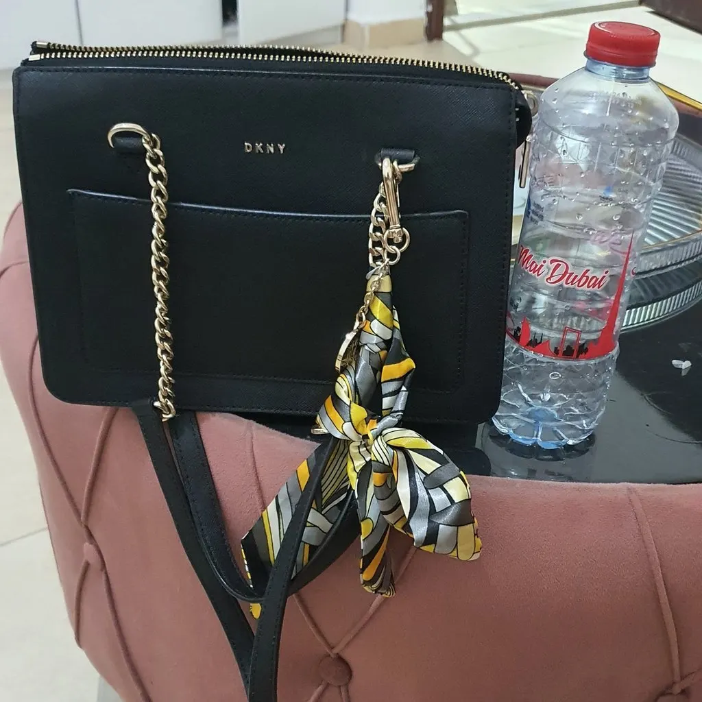 DKNY Black Small DkNY Black Leather Very good - Box View