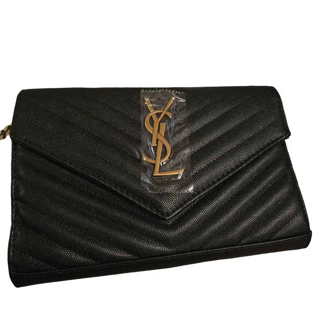 Saint Laurent إنفيلوب