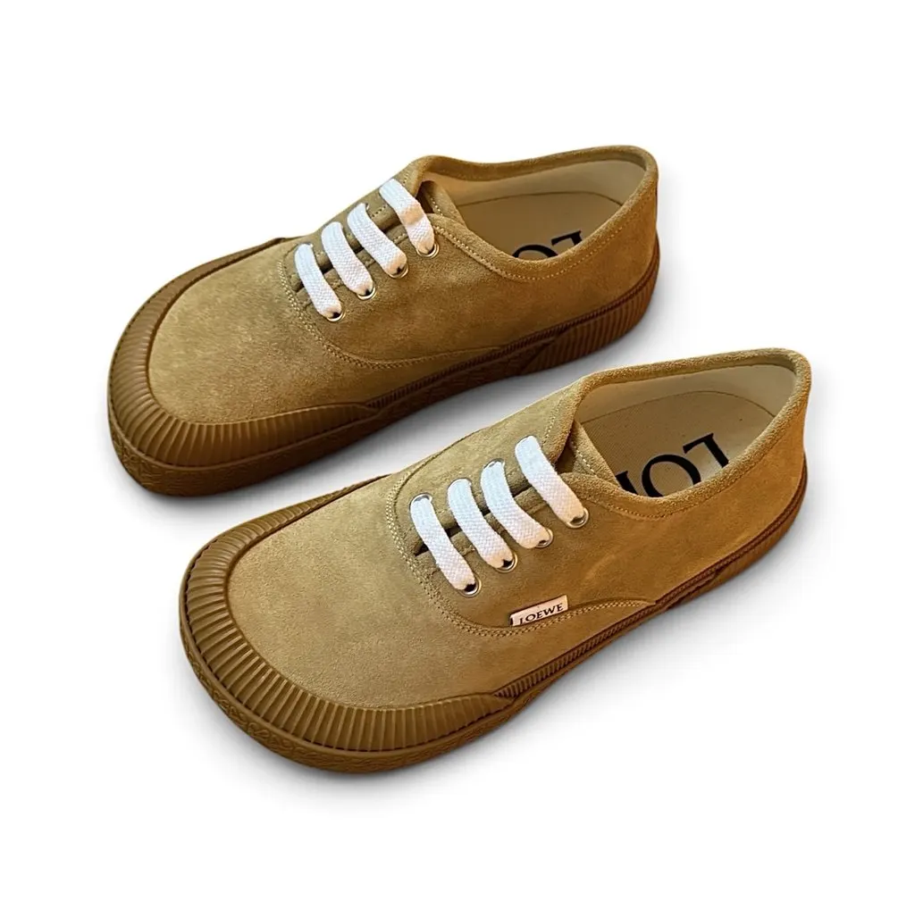 Loewe Loewe Sneaker Terra Vulca Gold Leather Never worn, with tag - Model View