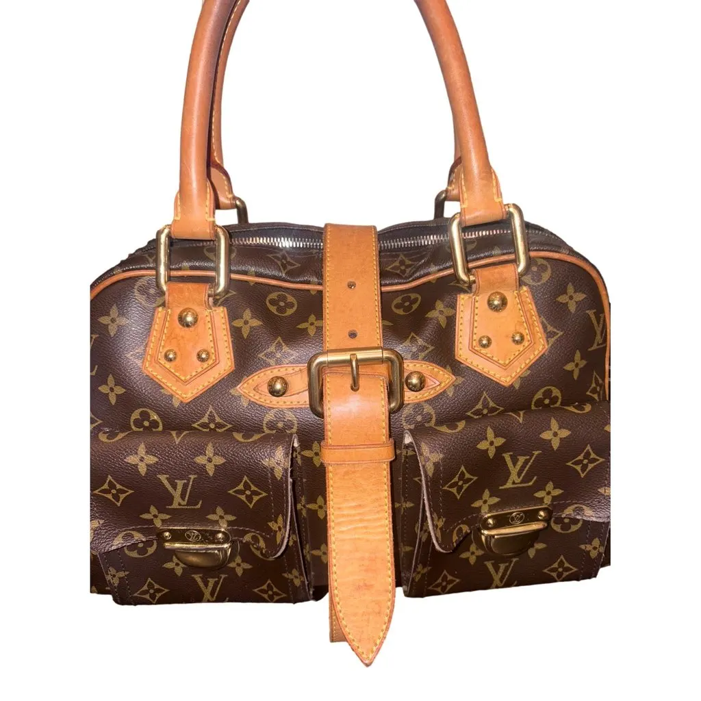 Louis Vuitton Manhattan GM Shoulder Bag in Monogram Canvas with Leather Trim Brown Leather Good - Inside View