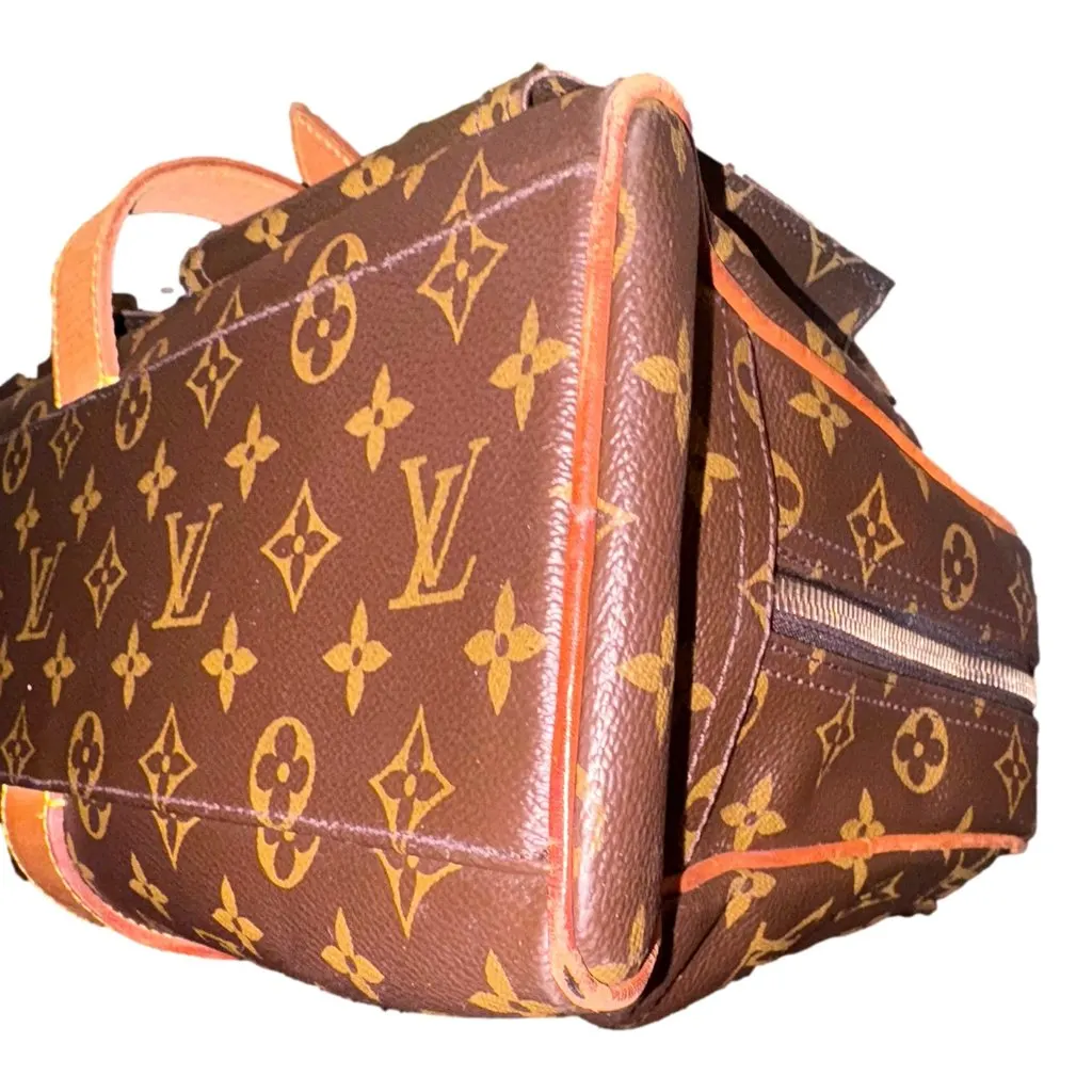 Louis Vuitton Manhattan GM Shoulder Bag in Monogram Canvas with Leather Trim Brown Leather Good - Box View