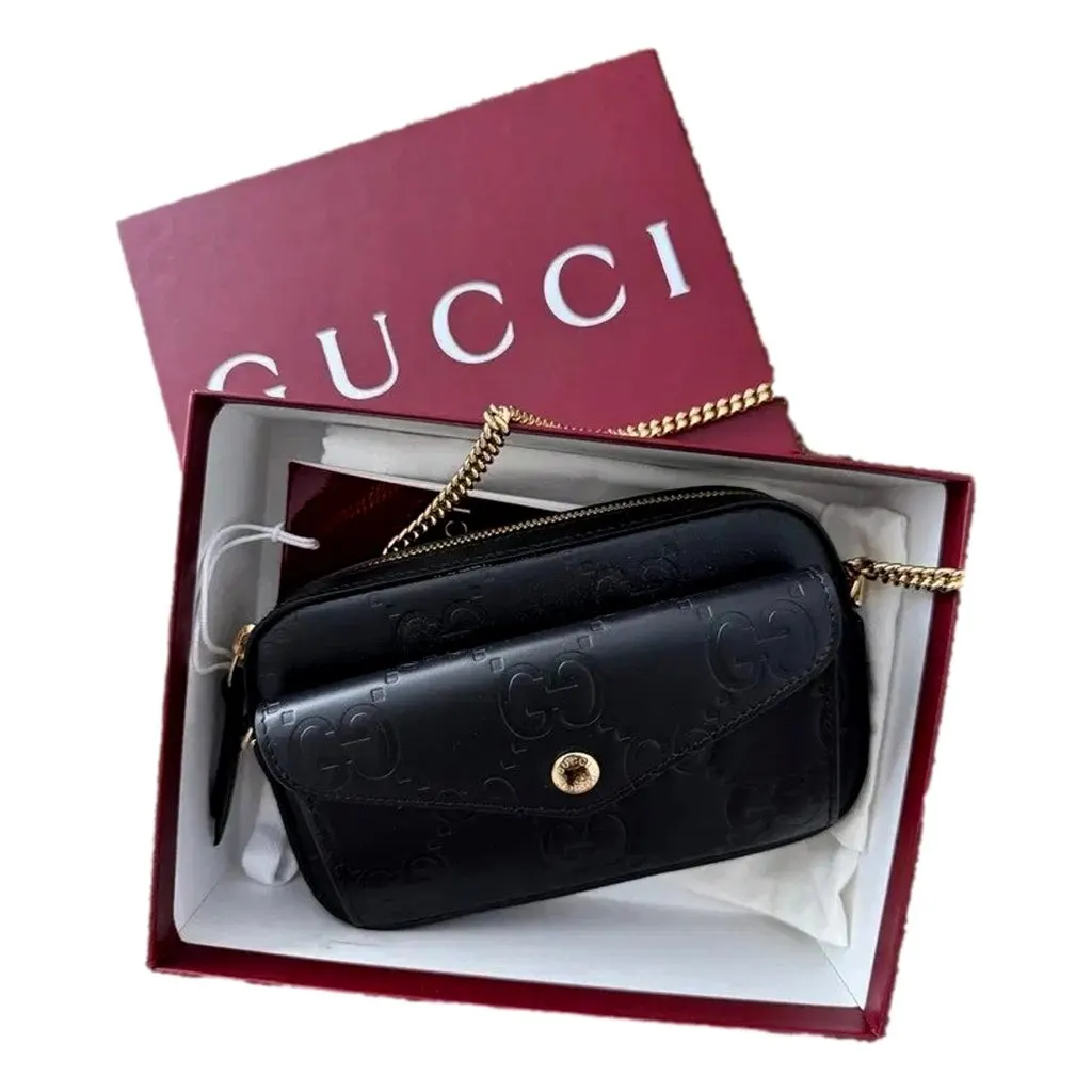 Gucci Gilbert Black Guccissima Leather Double Zip Camera Crossbody Bag Gold Chain Black Leather Never worn - Model View