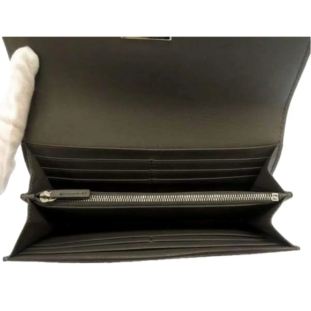 Fendi Peekaboo Turn Lock Black Grained Leather Continental Long Wallet Silver Hardware Green Leather Never worn - Model View