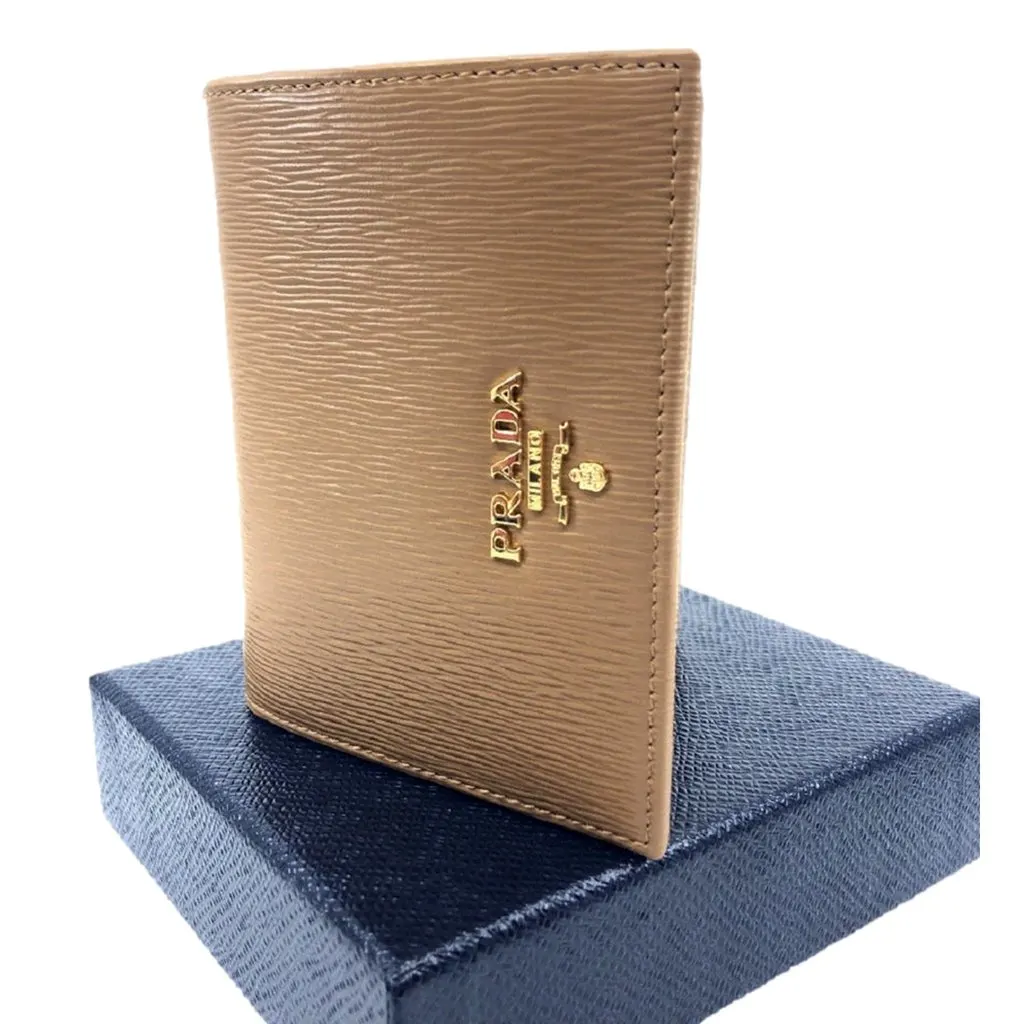 Prada Vitello Move Cipria Beige Leather Bifold Snap Wallet Beige Leather Never worn - Model View