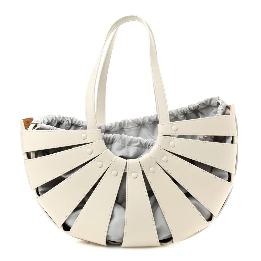 Bottega Veneta The Shell Bag Frost White French Calfskin Shoulder Bag White Leather Never worn - Front View