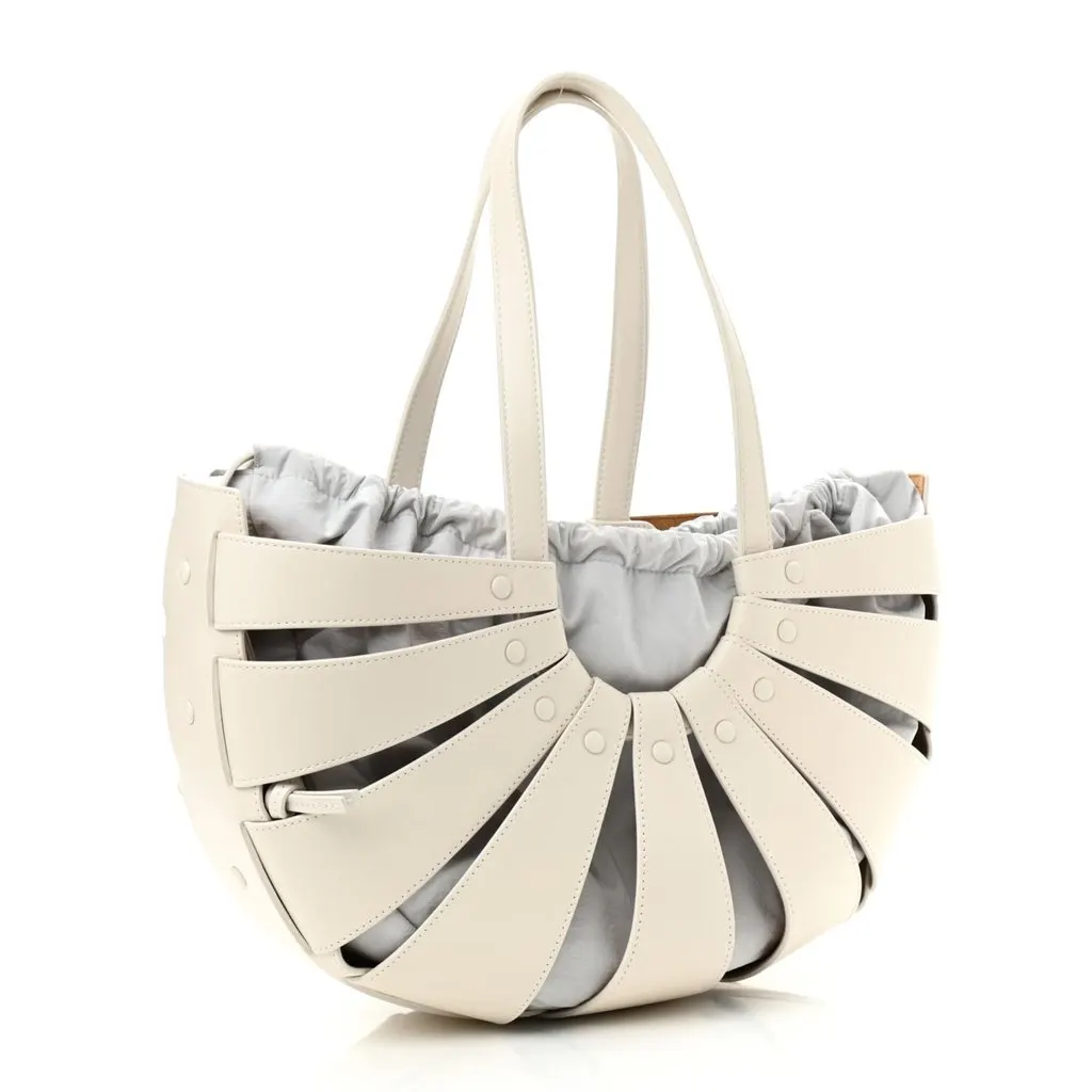 Bottega Veneta The Shell Bag Frost White French Calfskin Shoulder Bag White Leather Never worn - Back View