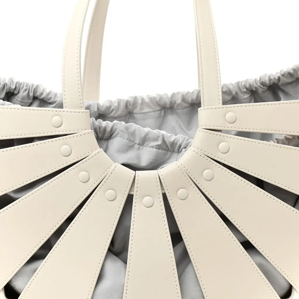 Bottega Veneta The Shell Bag Frost White French Calfskin Shoulder Bag White Leather Never worn - Inside View