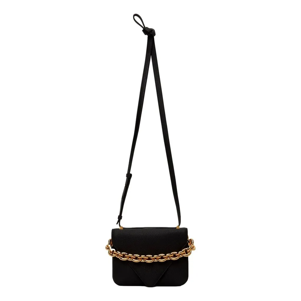 Bottega Veneta Calfskin Mount Envelope Crossbody Bag Black and Gold Black Leather Never worn - Front View