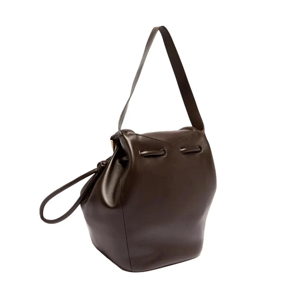 Bottega Veneta Beak Large Shoulder Bag Brown Calfskin Leather Designer Handbag Brown Leather Never worn - Model View