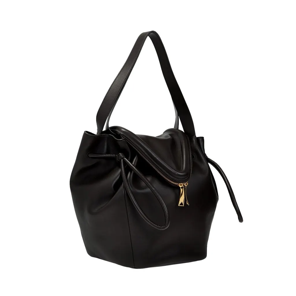 Bottega Veneta Beak Large Black Calfskin Shoulder Bag Black Leather Never worn - Model View