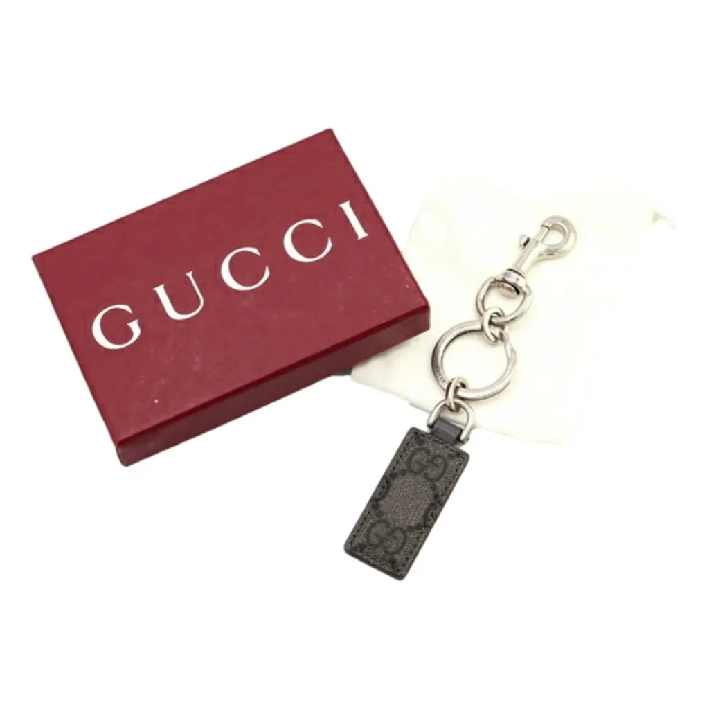 Gucci GG Supreme Canvas Key Ring Charm Silver Hardware MultiColor Leather Never worn - Model View