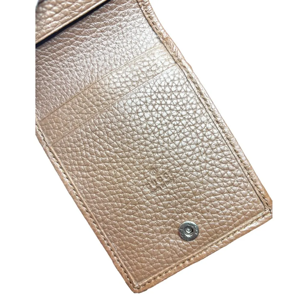 Gucci Gucci GG Shadow Brown Canvas AirTag Card Case Wallet Brown Canvas Never worn - Model View