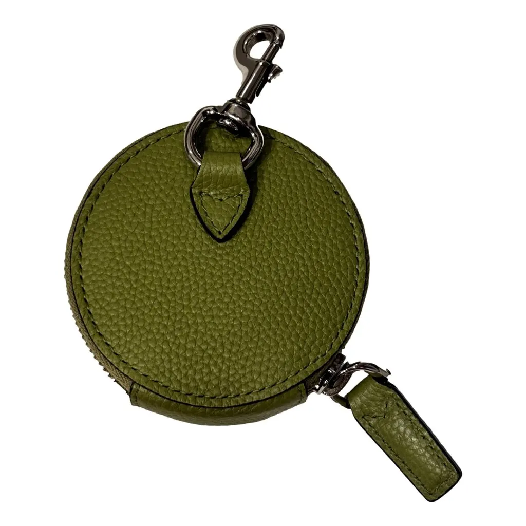 Gucci Round Coin Case Keychain Calf Leather Lime Green Pouch Green Leather Never worn - Model View