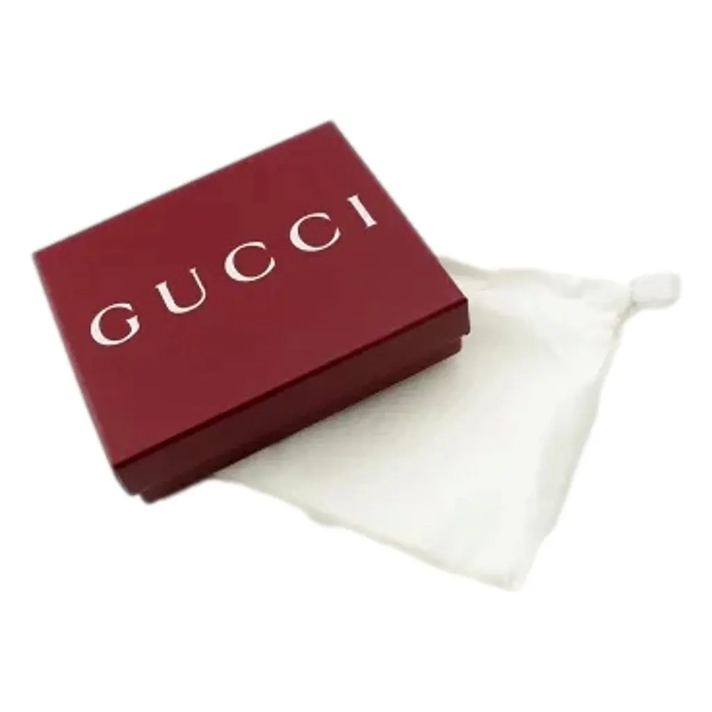 Gucci Gucci Bamboo Series Bordeaux Patent Leather Zipper Key Pouch Wallet Red Leather Never worn - Model View