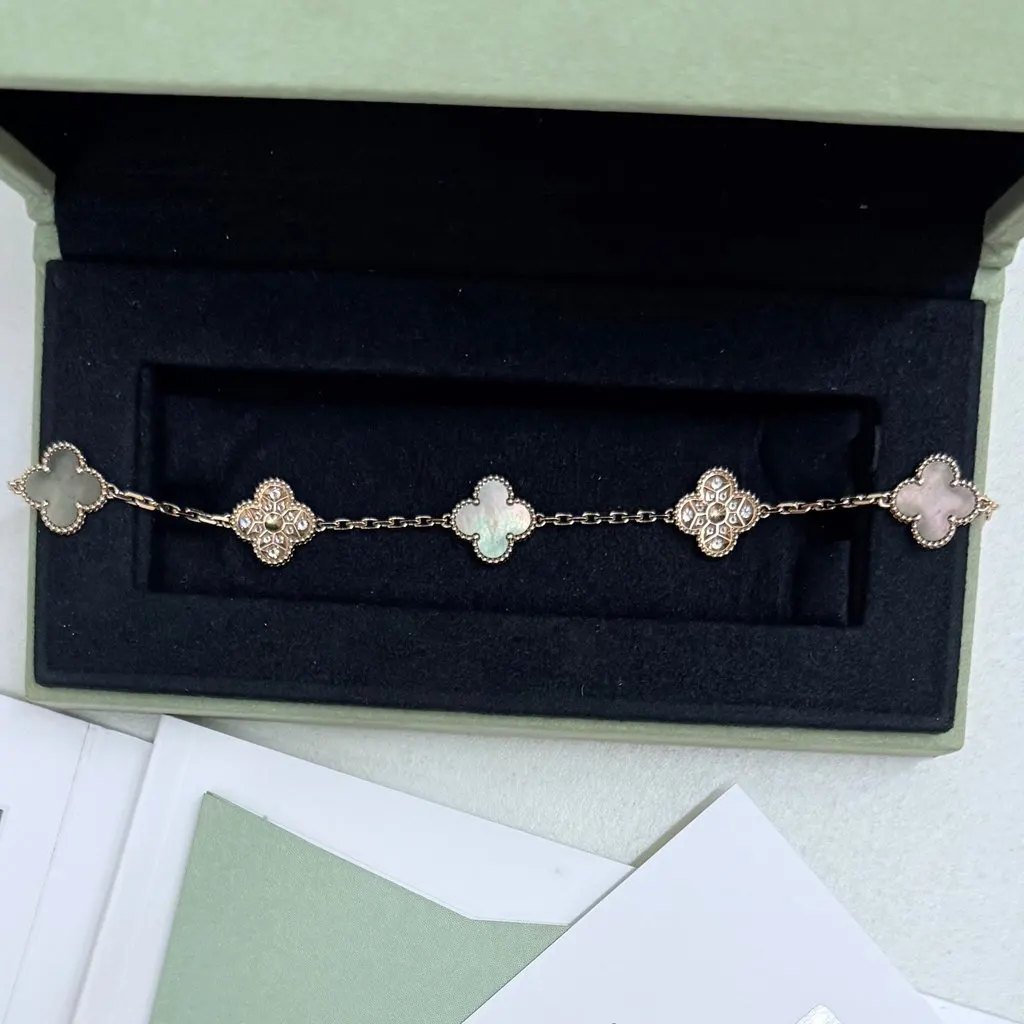 Van Cleef & Arpels Alahambra Gold Diamond Never worn - Inside View