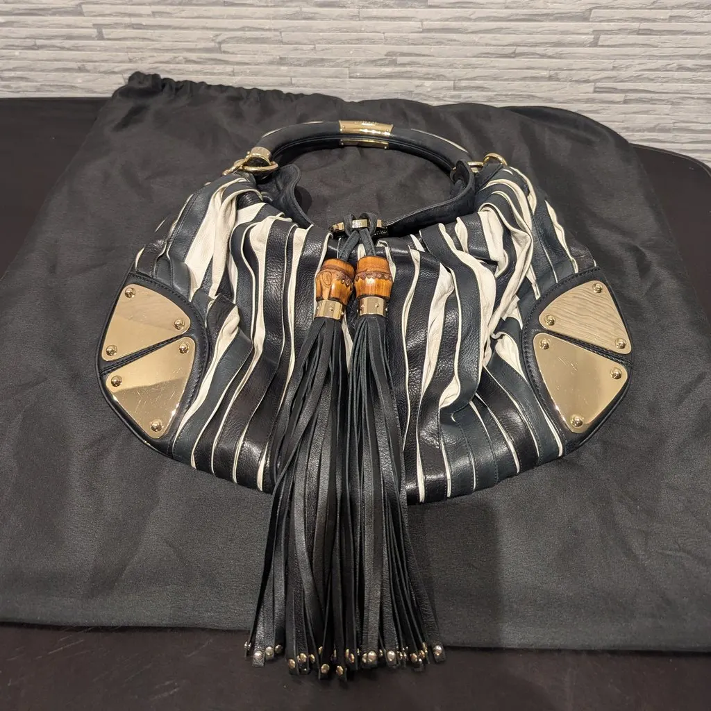 Gucci Indy Black Leather Very good - Inside View