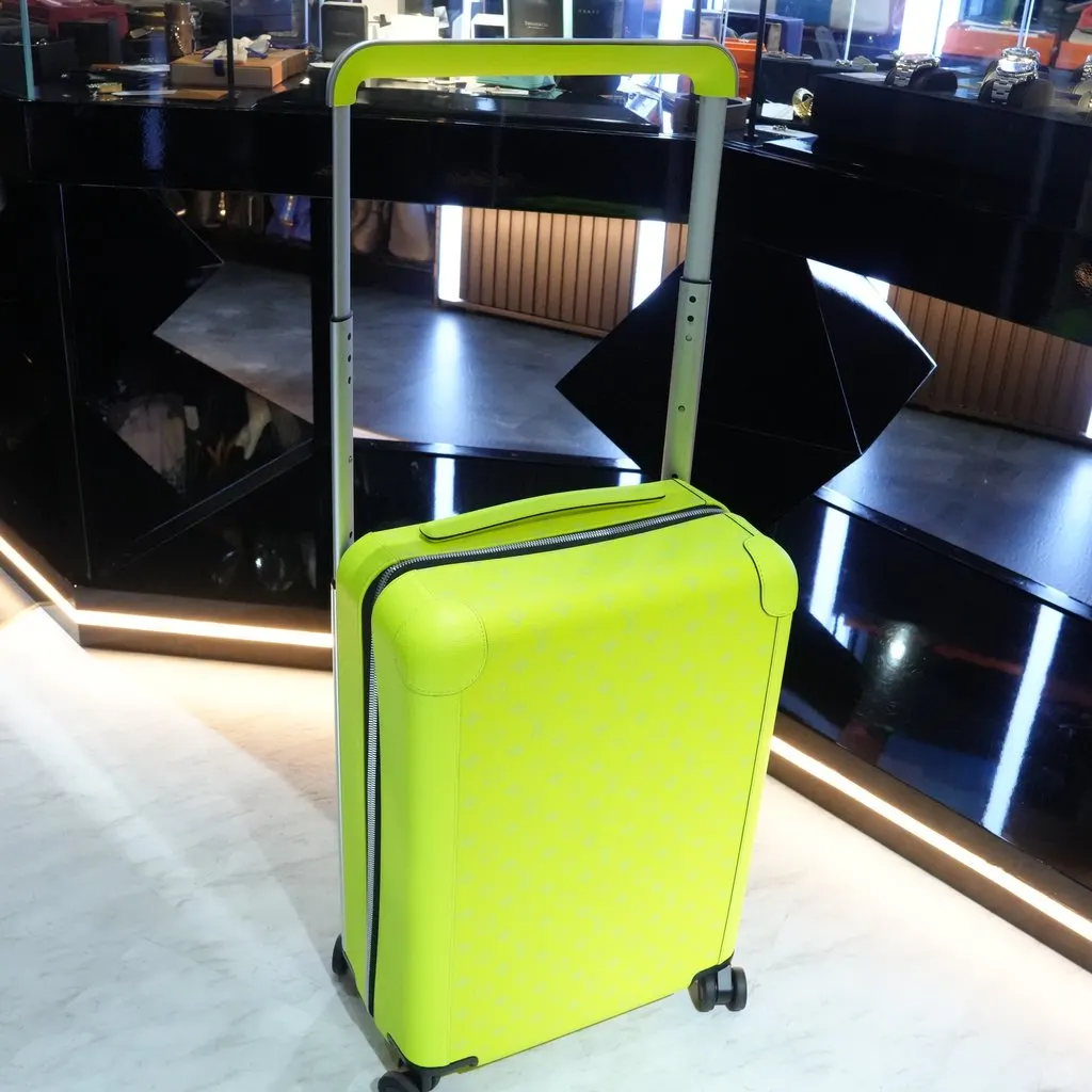 Louis Vuitton Horizon 50 Taigarama NeonYellow Green Canvas Very good - Inside View