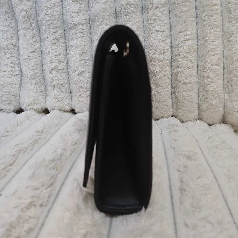 Saint Laurent Kate Clutch Black Leather Gold Good - Model View