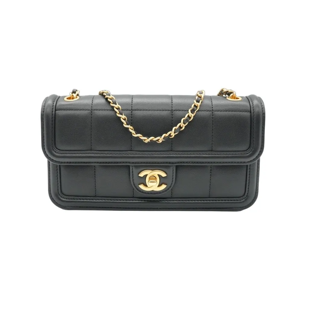 Chanel Small Chocolate Bar Quilt Flap Bag Black Black Leather Very good - Front View