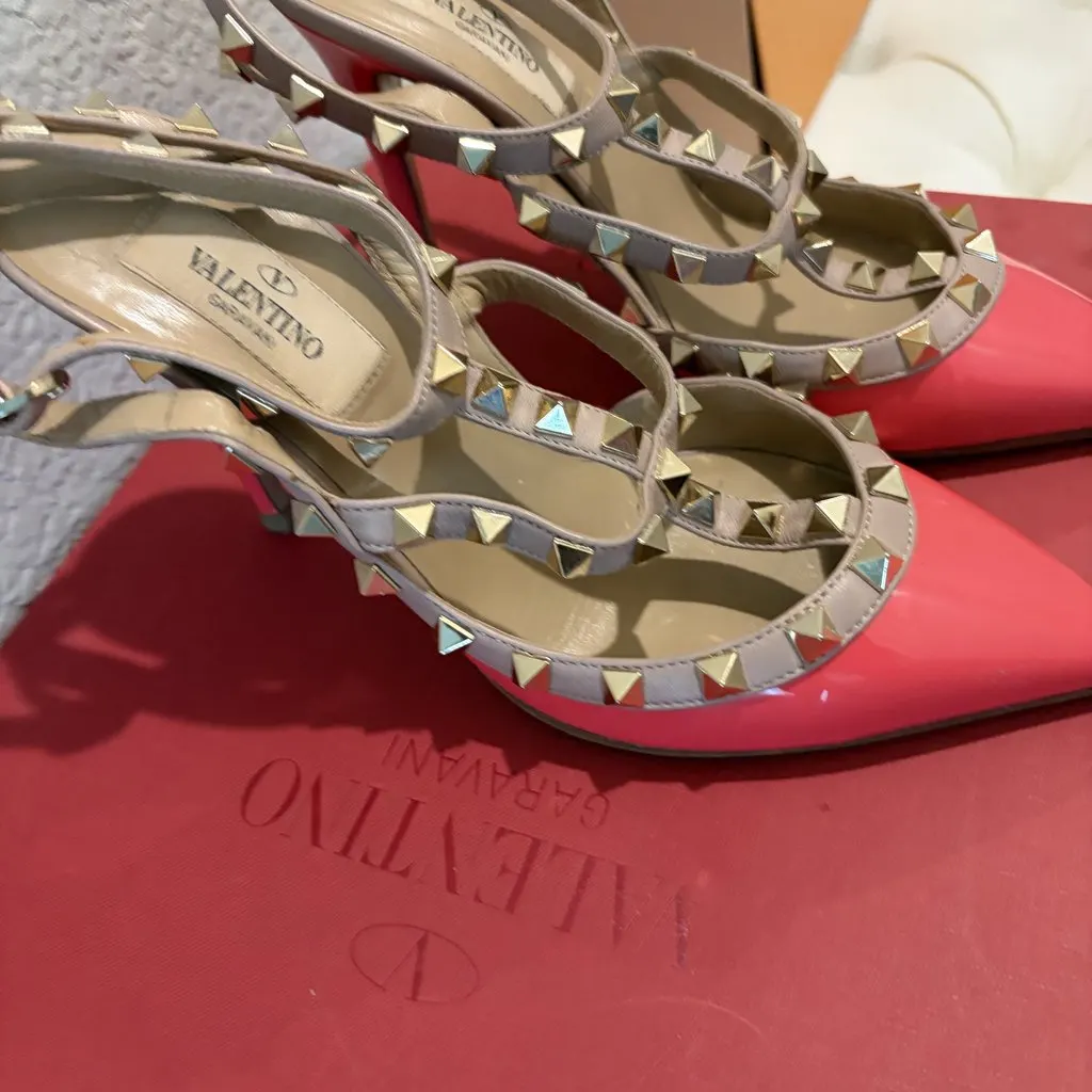 RED VALENTINO GARAVANI Used Valentino Garavani Rockstud Ankle Strap Pumps in Pink Patent Leather Excellent condition Pink Leather Very good - Box View