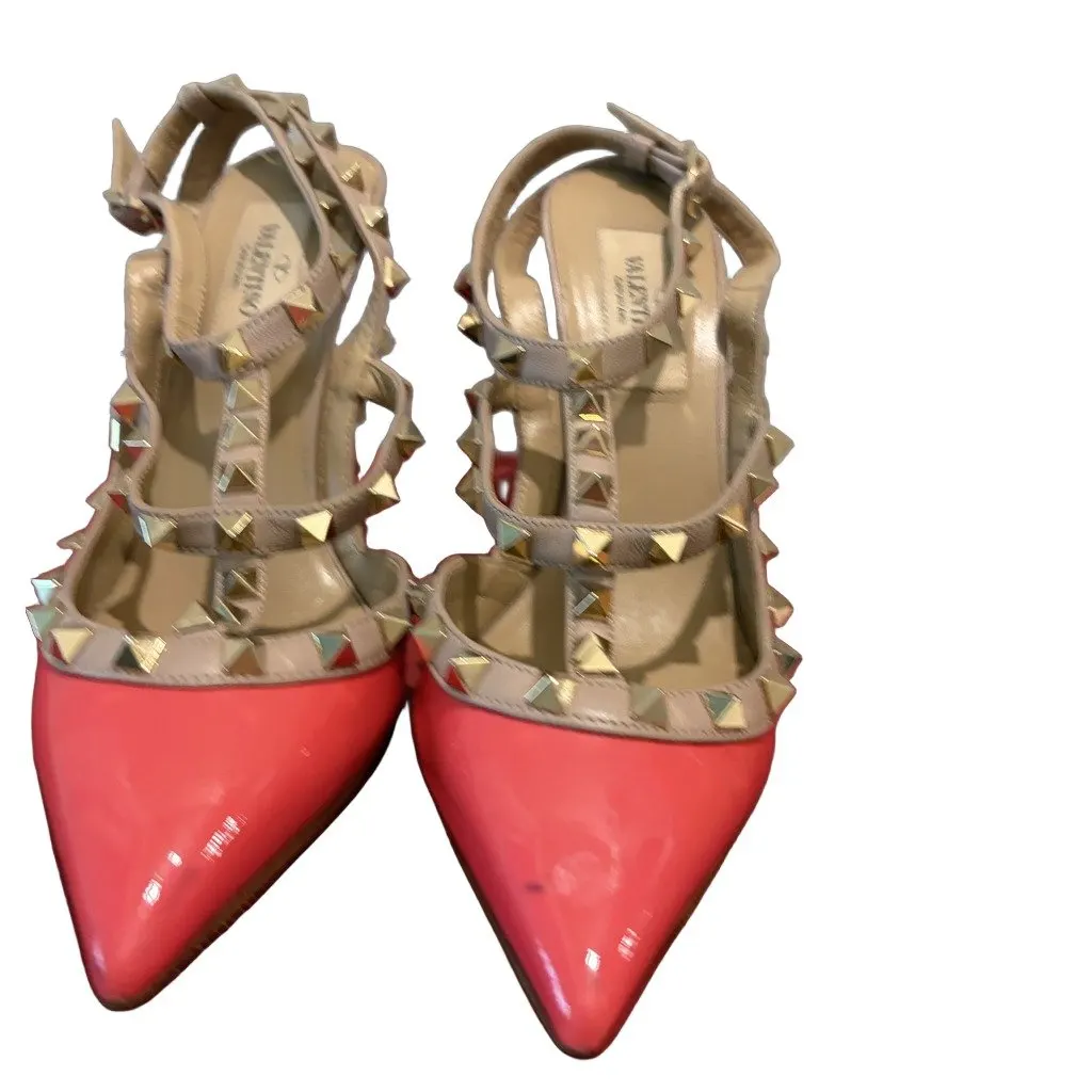 RED VALENTINO GARAVANI Used Valentino Garavani Rockstud Ankle Strap Pumps in Pink Patent Leather Excellent condition Pink Leather Very good - Front View