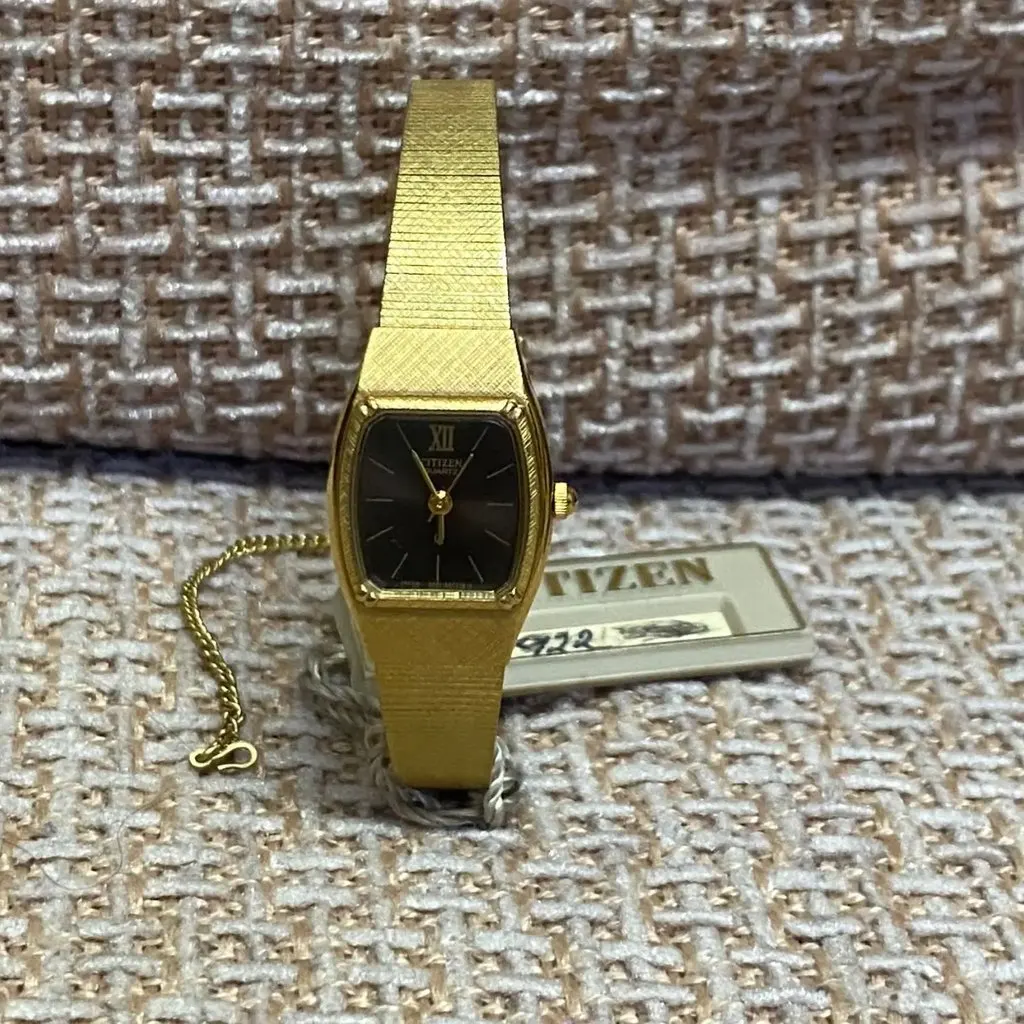 Citizen Vintage 18 Mm Gold Never worn, with tag - Box View