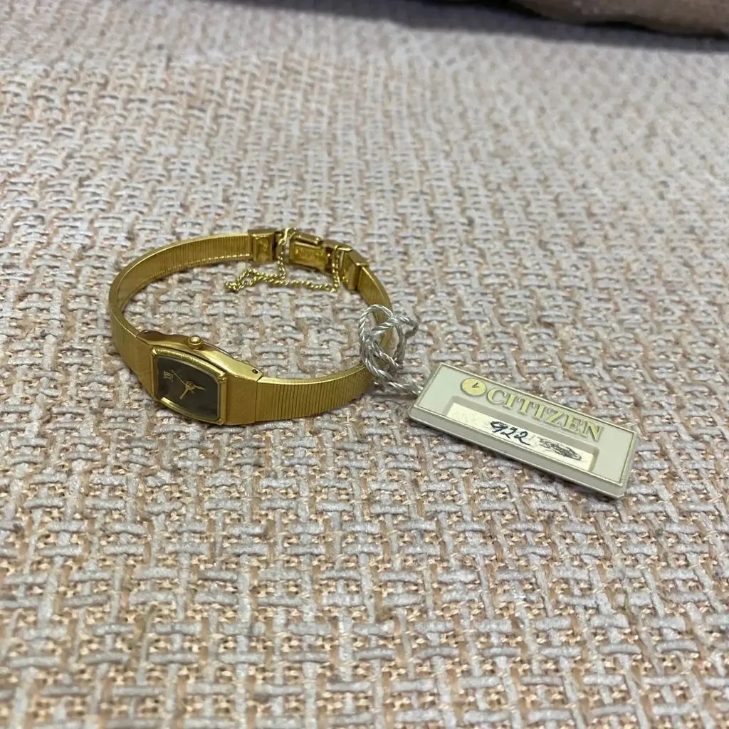 Citizen Vintage 18 Mm Gold Never worn, with tag - Model View