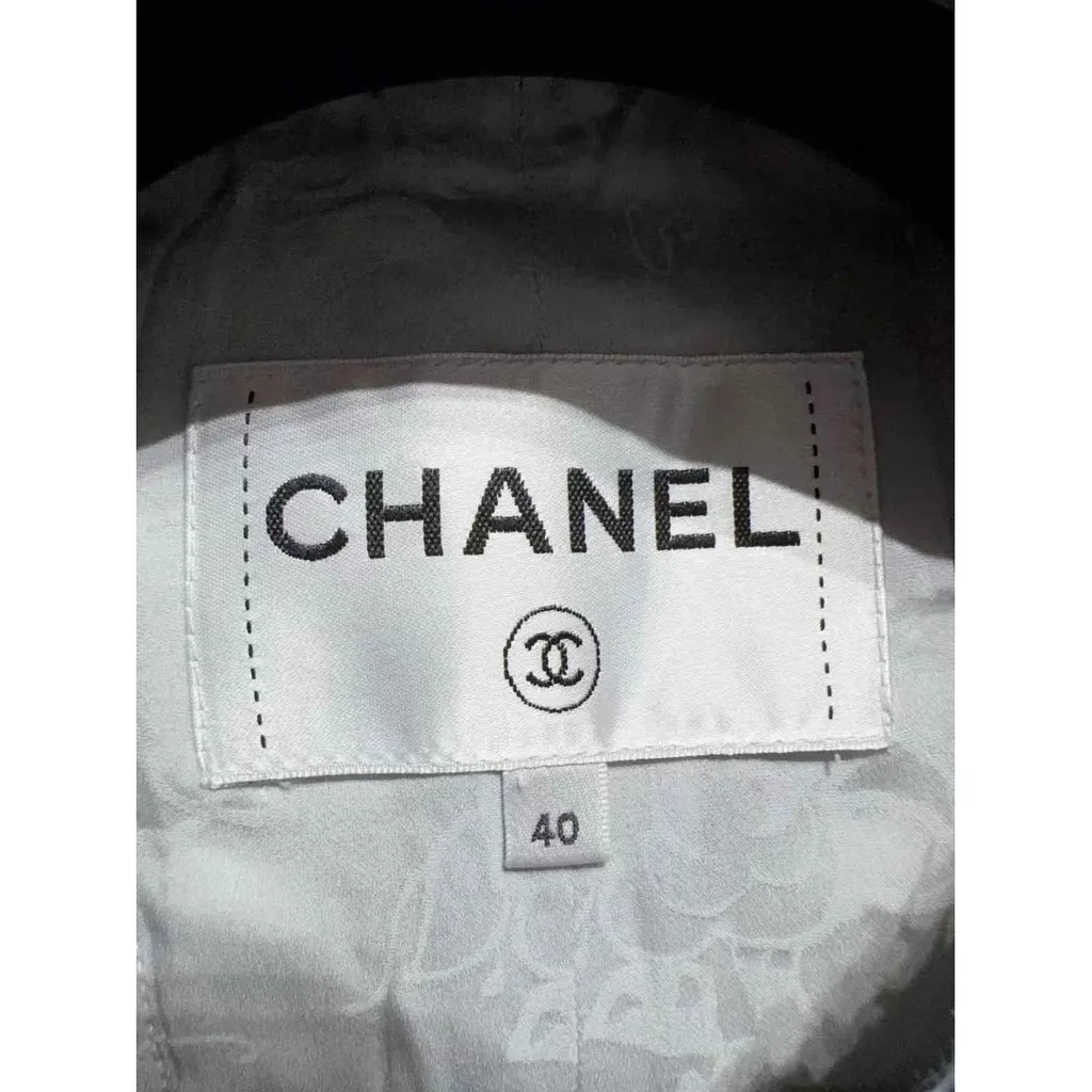 Chanel La Petite Veste Noire Tweed Jacket MultiColor Tweed Very good - Model View