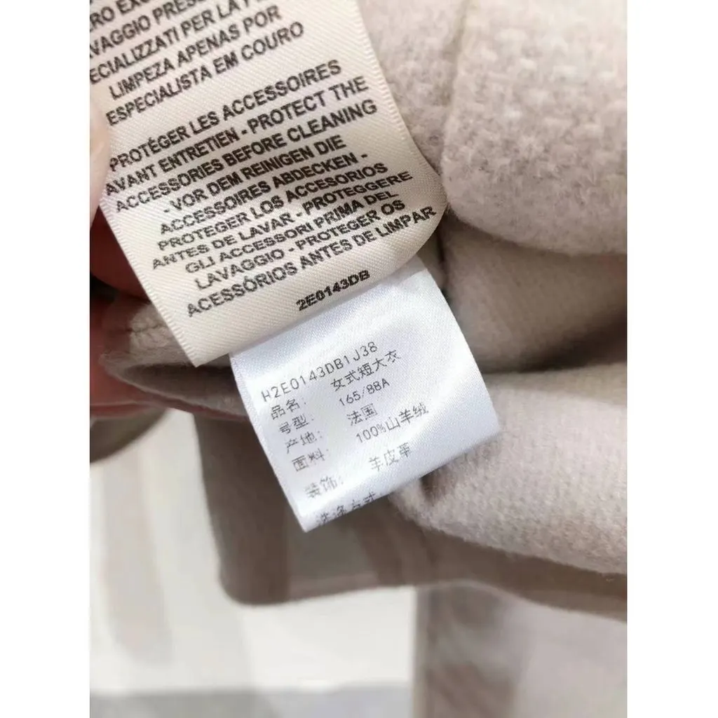 Hermes Beige Cashmere Coat Beige Cashmere Very good - Model View