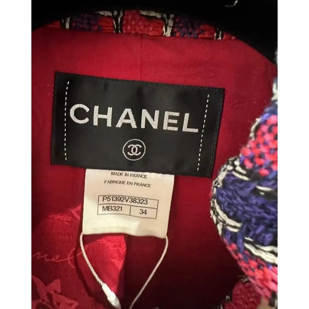 Chanel La Petite Veste Noire Wool Jacket MultiColor Wool Very good - Model View