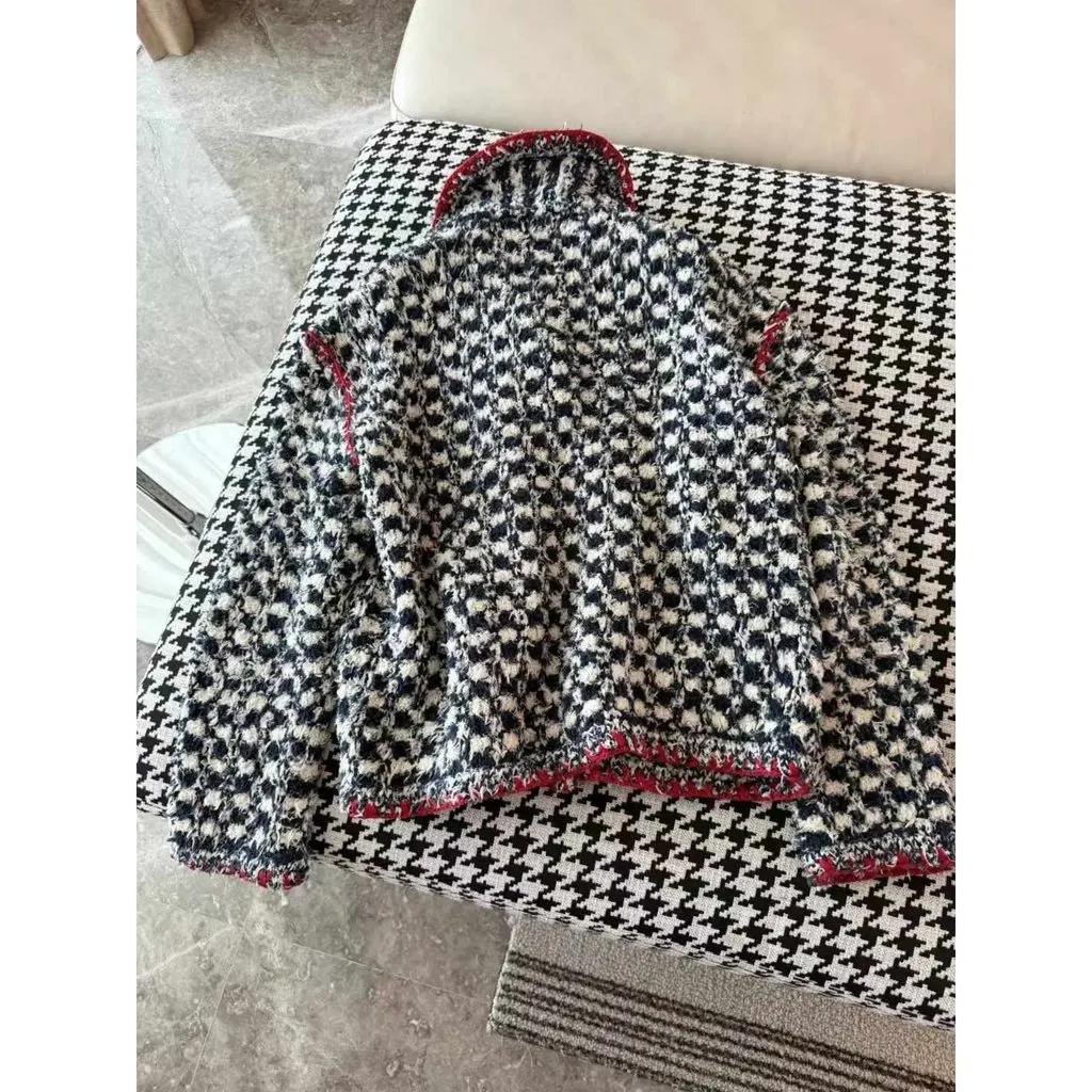 Chanel La Petite Veste Noire Wool Jacket MultiColor Wool Very good - Model View