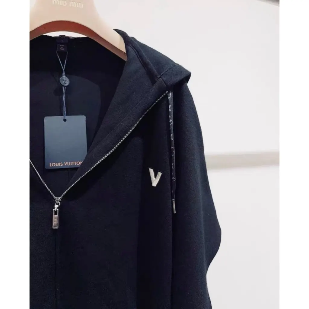 Louis Vuitton Black Cashmere Knitwear Black Cashmere Never worn, with tag - Box View
