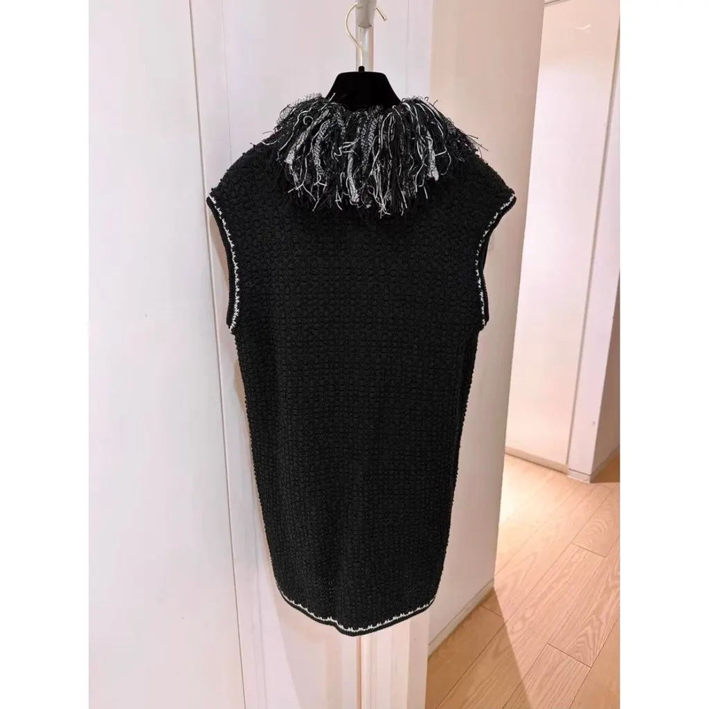 Chanel La Petite Veste Noire Black Tweed Jacket Black Tweed Very good - Back View