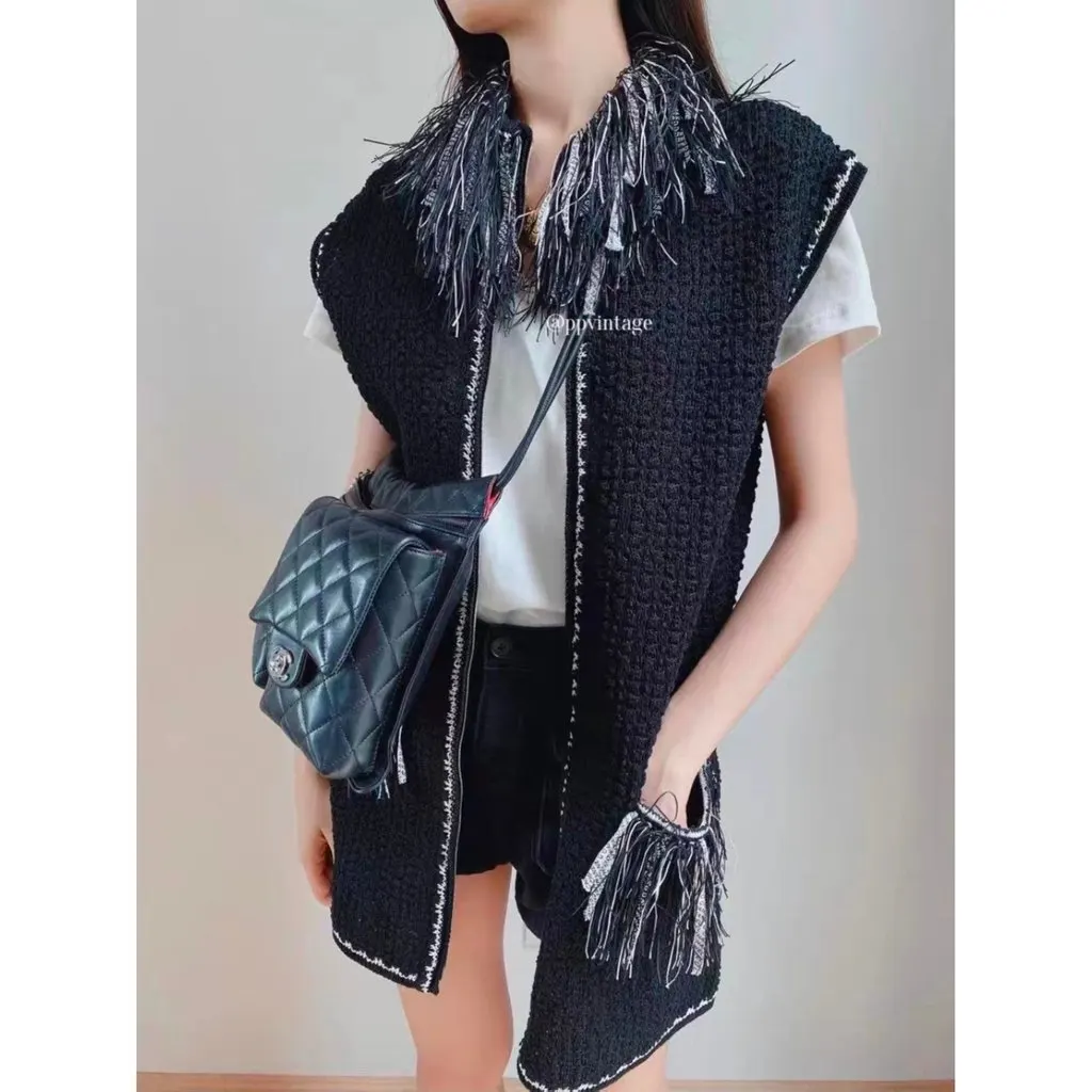 Chanel La Petite Veste Noire Black Tweed Jacket Black Tweed Very good - Box View