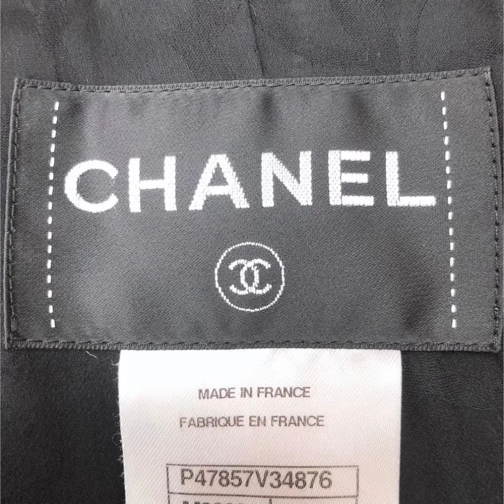 Chanel La Petite Veste Noire Black Tweed Jacket Black Tweed Very good - Inside View