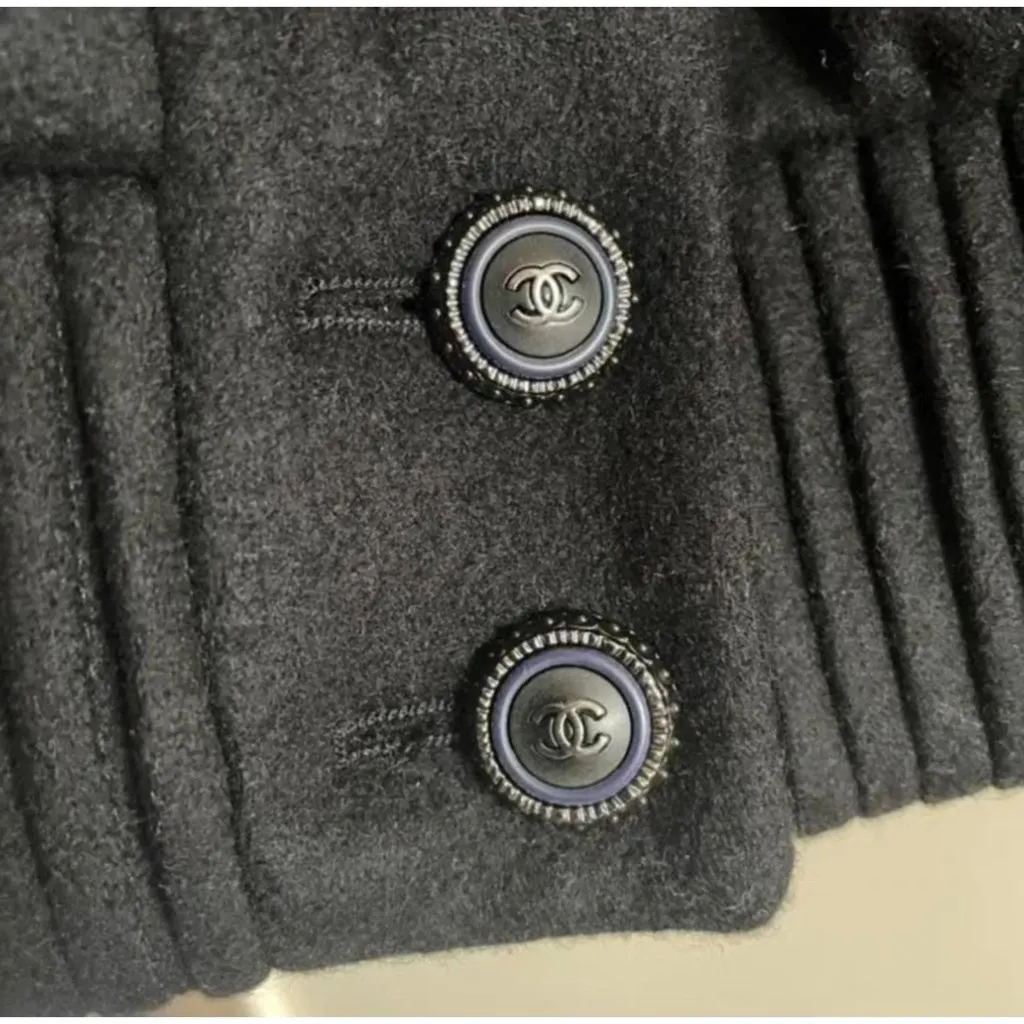 Chanel Black Cashmere Coat Black Cashmere Very good - Model View
