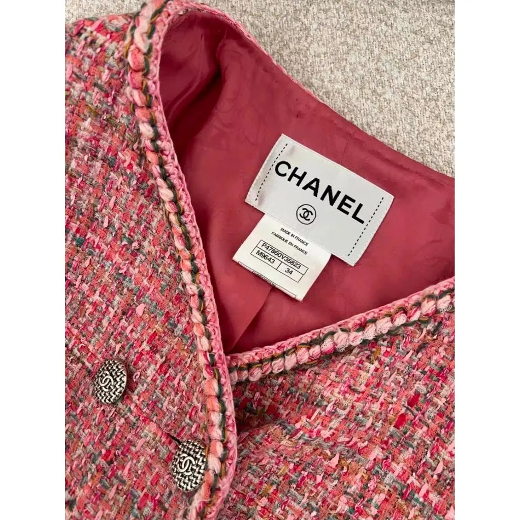 Chanel La Petite Veste Noire Tweed Jacket MultiColor Tweed Very good - Model View