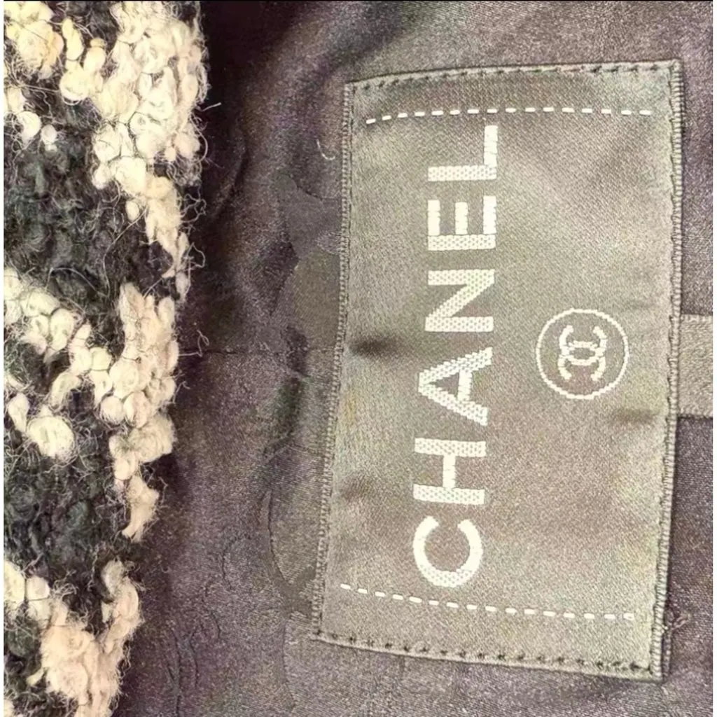 Chanel Wool Coat MultiColor Wool Very good - Model View