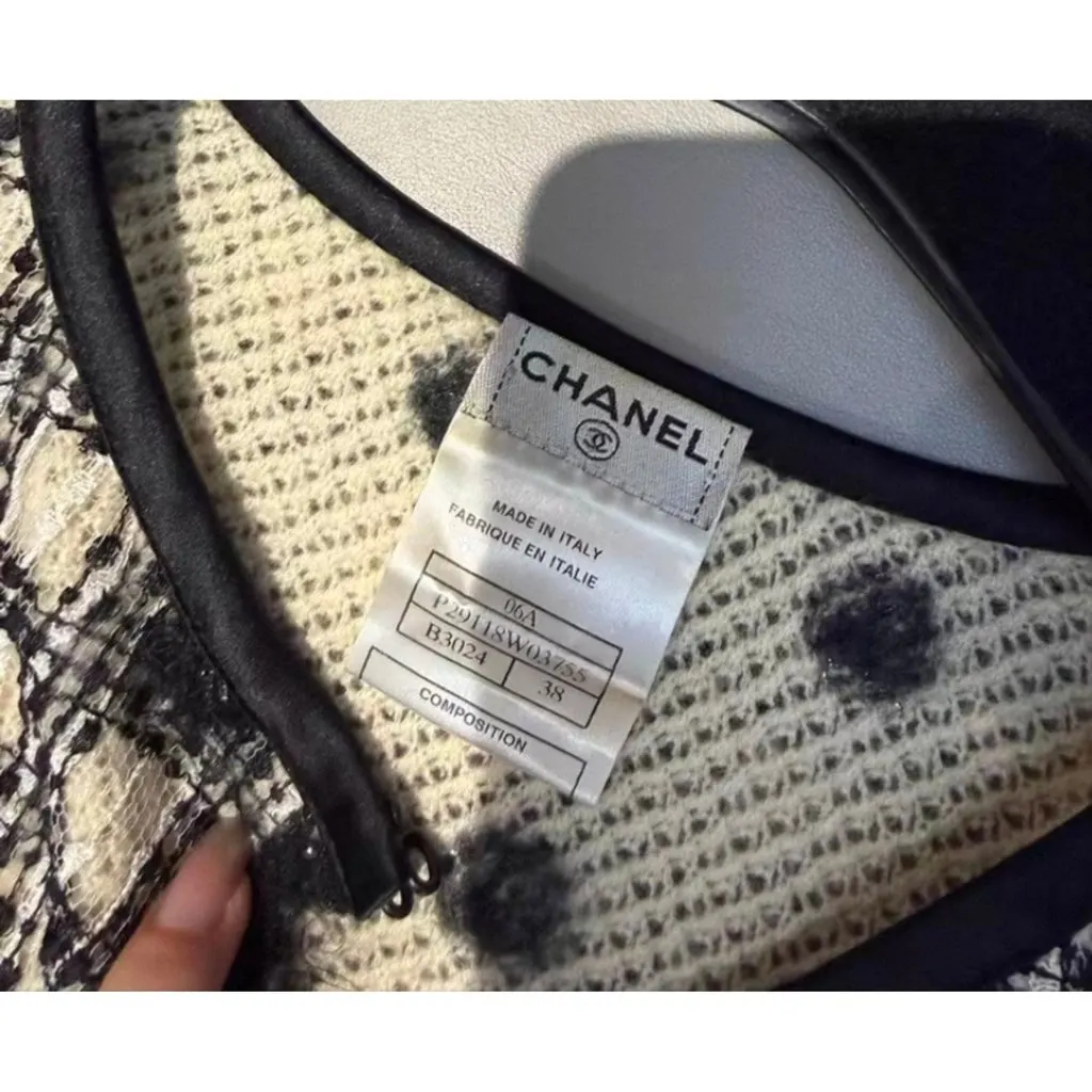 Chanel La Petite Veste Noire Tweed Jacket MultiColor Tweed Very good - Model View