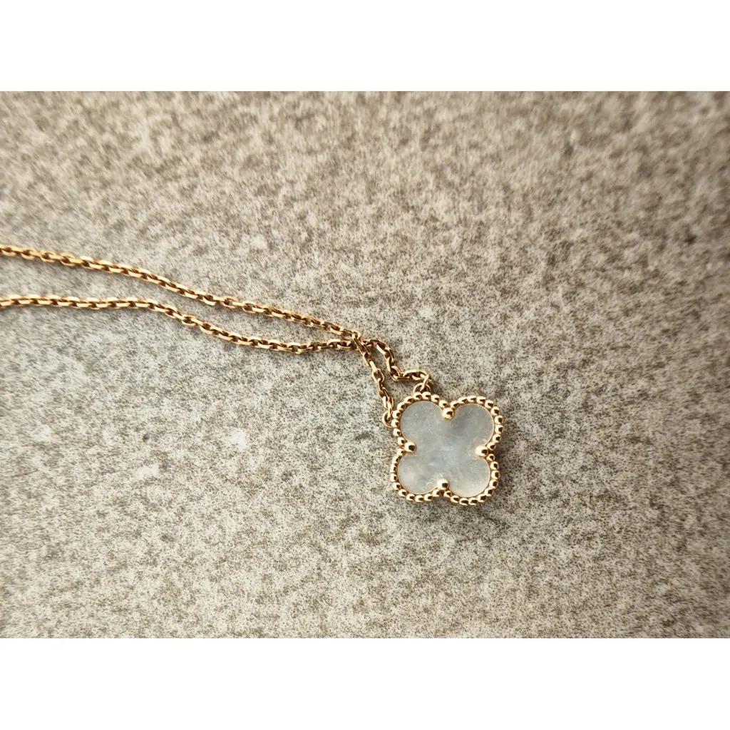 Van Cleef & Arpels Vintage Alhambra White Yellow Gold Necklace White Lace Very good - Inside View