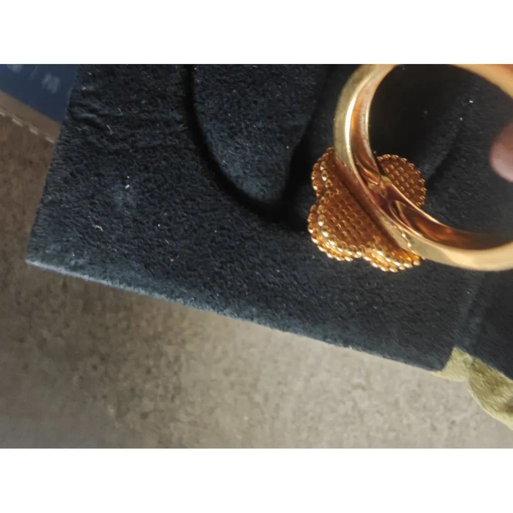 Van Cleef & Arpels Vintage Alhambra Yellow Gold Ring MultiColor Very good - Model View