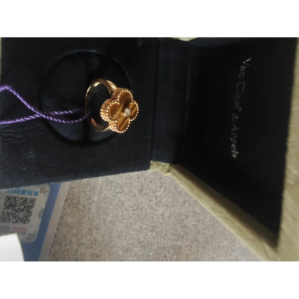 Van Cleef & Arpels Vintage Alhambra Yellow Gold Ring MultiColor Very good - Box View