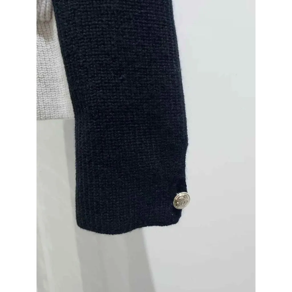 Chanel Wool Knitwear MultiColor Wool Never worn, with tag - Model View
