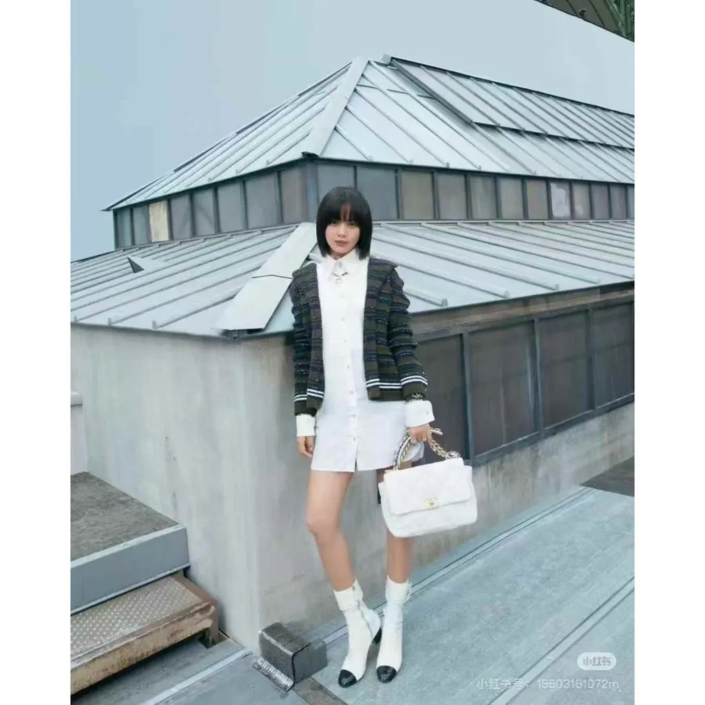 Chanel La Petite Veste Noire Cashmere Jacket MultiColor Cashmere Very good - Model View
