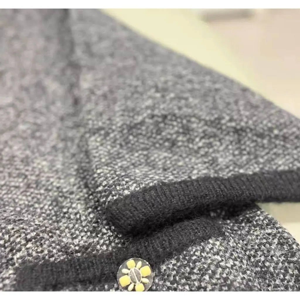 Chanel Grey Cashmere Knitwear Grey Cashmere Very good - Model View