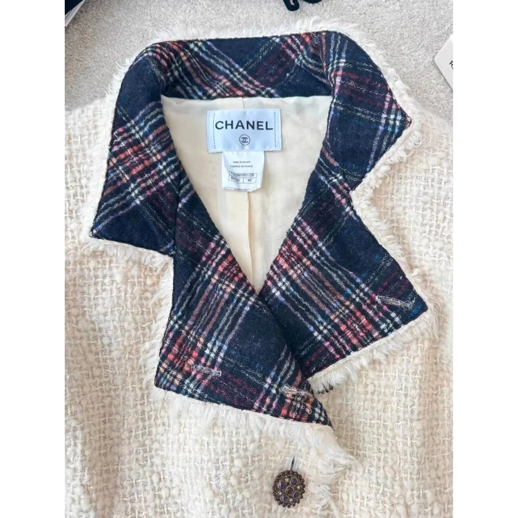 Chanel La Petite Veste Noire Wool Jacket MultiColor Wool Very good - Box View